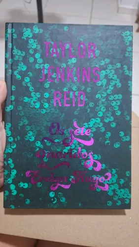 Livro Os Sete Maridos de Evelyn Hugo - Edição capa dura