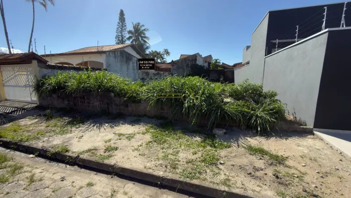 TERRENO EM PERUÍBE PARA CONSTRUÇÃO DE CASA LOTE INTEIRO - LADO LINHA