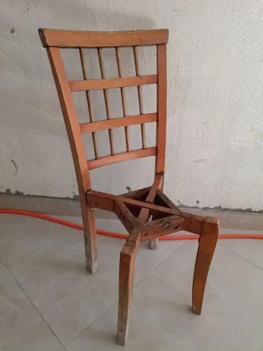 Vendo Cadeira Madeira Retrô