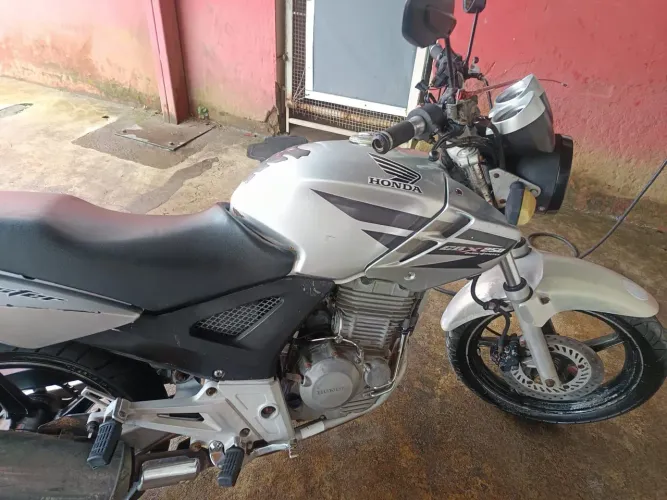 Honda Twister 250 - Conservada - Prata - Documentação OK