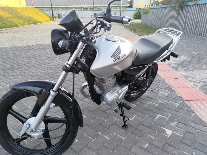 Vendo cg ótimo estado só $8.000
