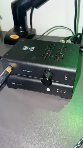Stack DAC/AMP de entrada audiófila Modi+ e Schiit Magni+ com cabo