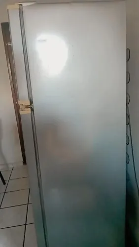Vendo geladeira cônsul 300 reais