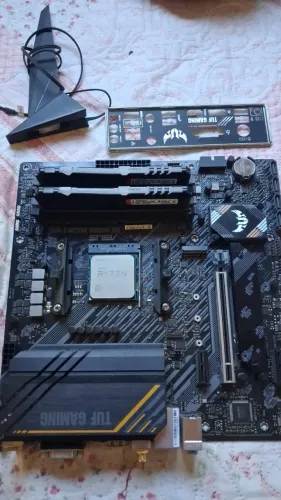 Kit Ryzen 5 5600g B550e- Wifi- Memória 32gb Fury Beast Rgb 2 pentes de16gb