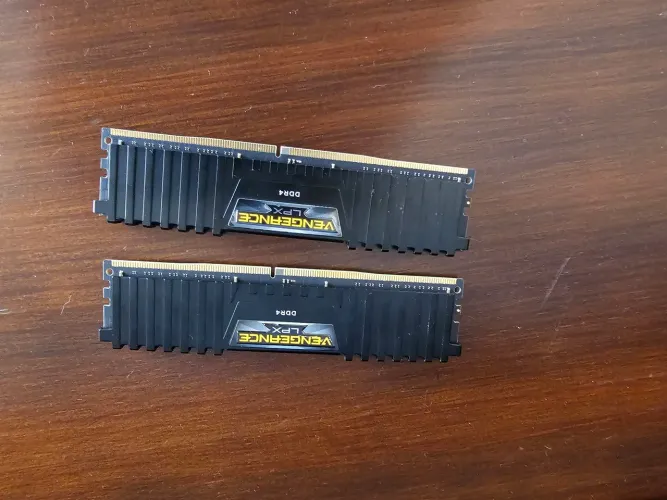 Memória RAM Corsair Vengeance LPX 32GB (2x16GB) DDR4 3600MHz CL18
