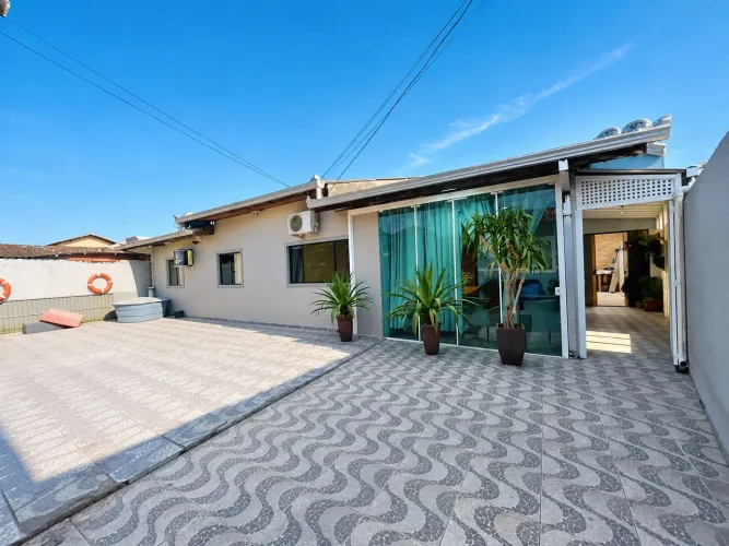 Casa à venda na Vila Divinéia, próximo ao condomínio Costa Sul e Chácara dos Portuários.