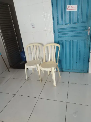Cadeiras de plástico