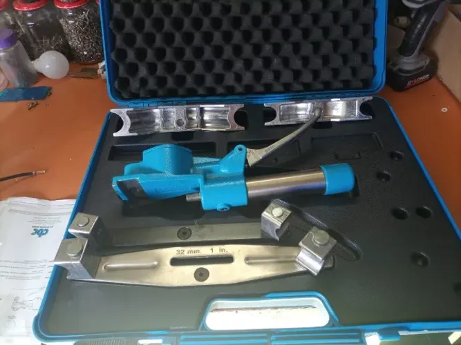 Vendo Curvadora Hidráulica para tubo multicamada