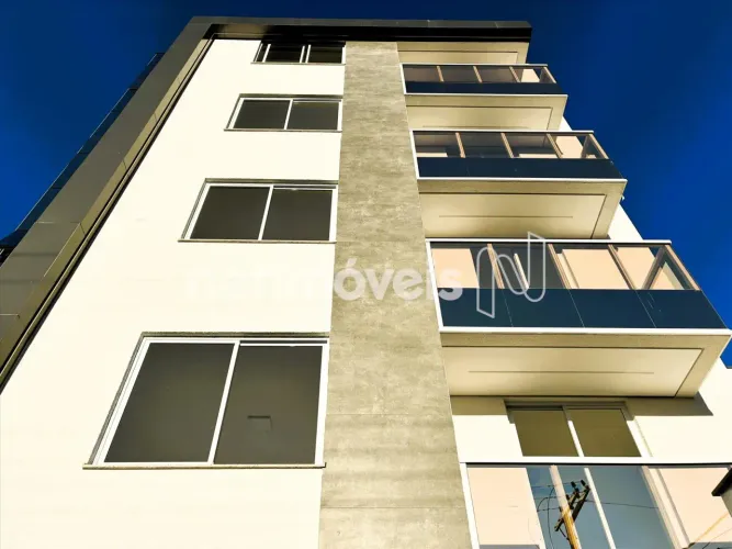 Apartamento 3 quartos prontos para instalação de ar-condicionado com 01 suíte e varanda