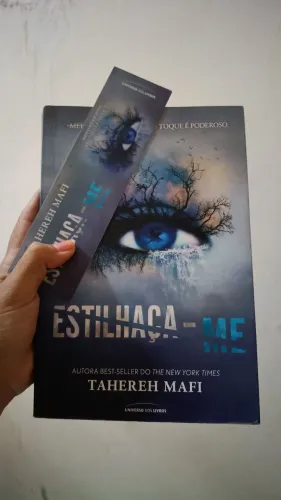 Livro Estilhaça-me 