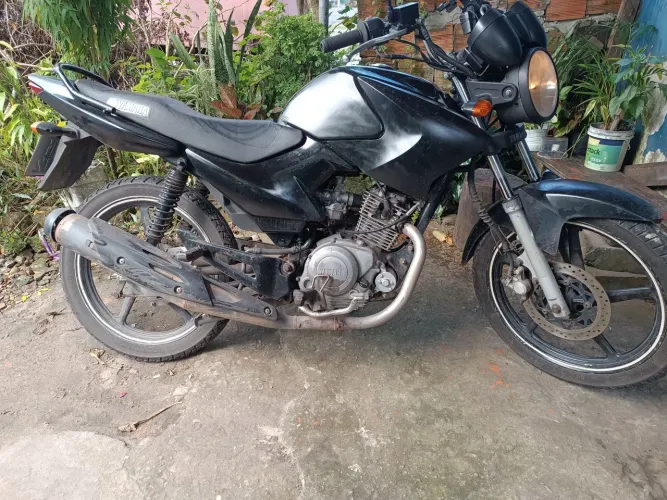 Vendo uma factor ano 2012 cor preta que tá desse lado