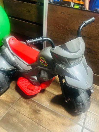 Moto elétrica infantil