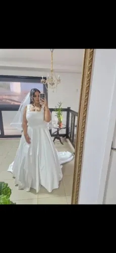 VESTIDO NOIVA PRINCESA (Acompanha vestido, capa, laço e véu.