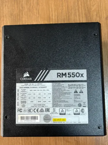 Fonte Corsair 550 gold modelo RM550