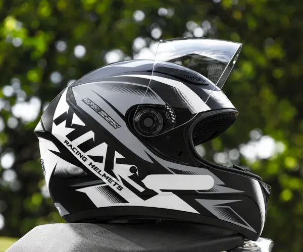 Capacete / tamanho 58 / PRODUTOS NOVOS / BM MOTOPECAS FLORIPA