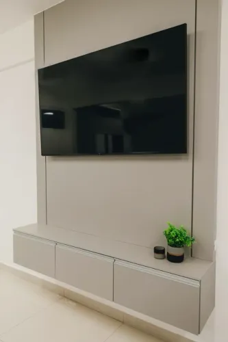 Painéis planejados para tv a partir de R$1.500 no mdf branco