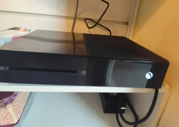 VENDO XBOX ONE FAT NOVINHO+UM JOGO DE BRINDE