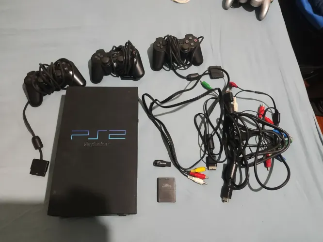 Playstation 2 FAT com jogos e controles originais 