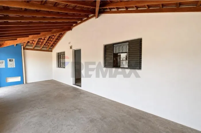 Duas casas independentes no Jardim Guarujá por apenas R$310.000,00 em Itapira-SP