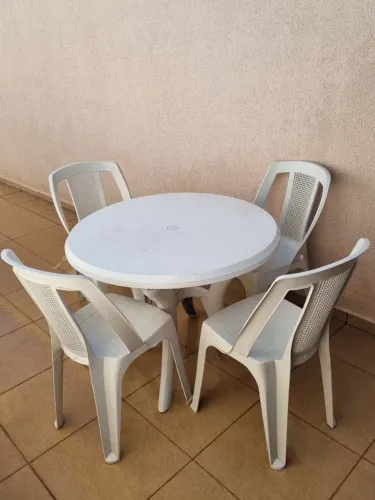 MESA PLASTICO 4 CADEIRAS