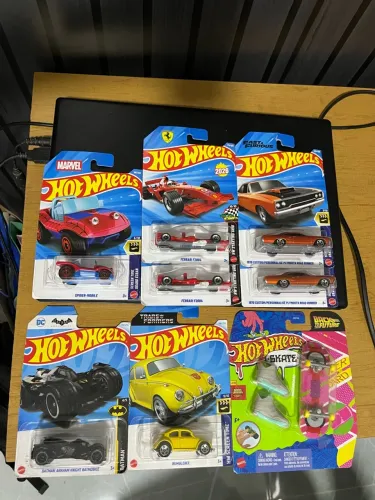 Lote carrinhos hot wheels temáticos