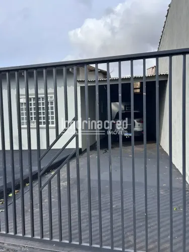 Casa à Venda com 2 Quartos, 140 m² de Área Útil, Dependência nos Fundos e 2 Vagas de Garag