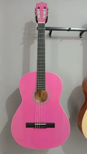 Vendo Violão Rosa com cordas novas