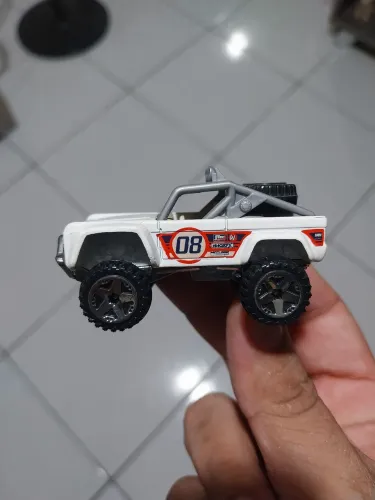 Hot Wheels Custom Ford Bronco linha First Editions / New Models de 2008.