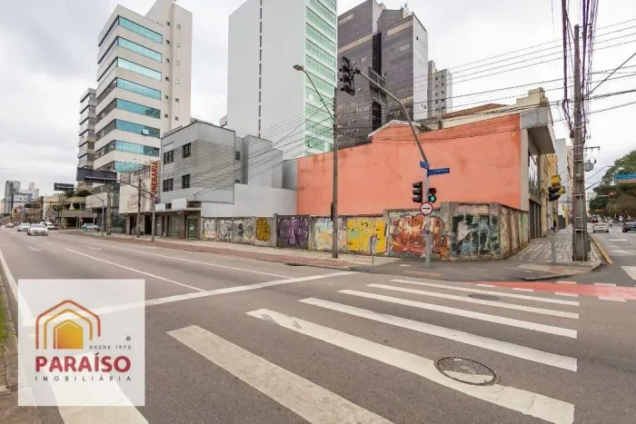 Locação de Prédio com estacionamento próprio, composto de Lojas e Salas comerciais no Cent