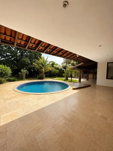 CASA PARA RETROFIT NO LAGO SUL COM 1.200 M² DE AREA TOTAL 