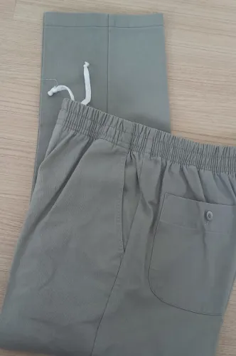 CALÇA SARJA GELO COM ELASTICO E CORDÃO TAM.44