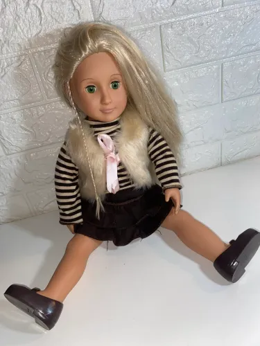 Linda Boneca Holly- our generation