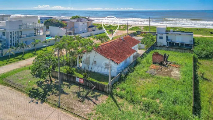 Casa com 3 dormitórios à venda, 170 m² por R$ 900.000,00 - Coroados - Guaratuba/PR