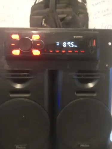 Radio modulado com caixas de som