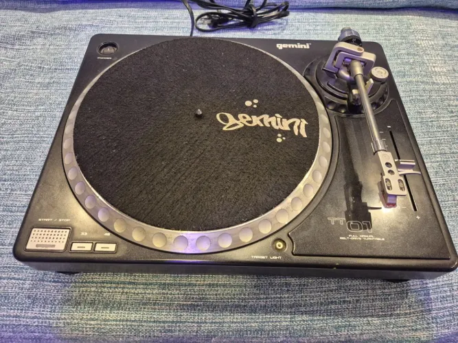 Toca-Discos Gemini TT-01 Funcionando