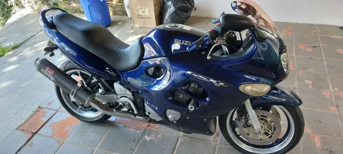 Vendo ou troco GSX 750F