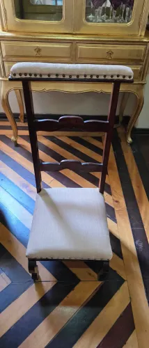 Móveis antigos, Genuflexorio antigo