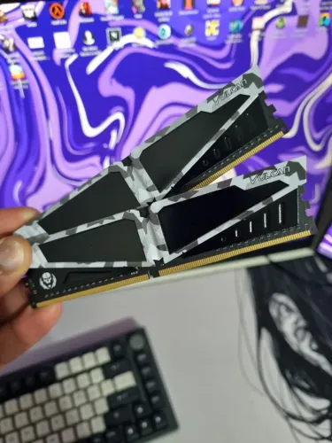 Kit 16GB (2x8GB) T-Force Vulcan DDR4 3200MHz CL16 Branco - Memória RAM
