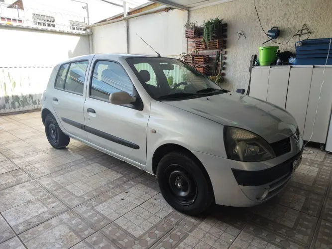 Renault Clio RT/ Privilège 1.6 16V 5P 2004