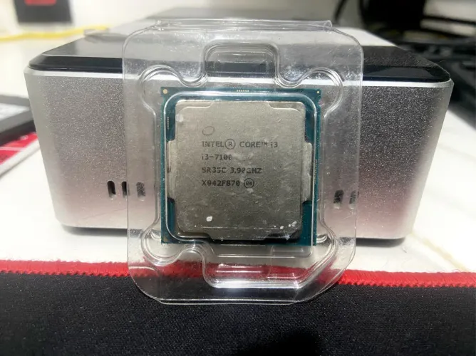 Processador Intel i3 7100 3.90 GHz 7ª Ger (SR35C) - Perfeito Estado