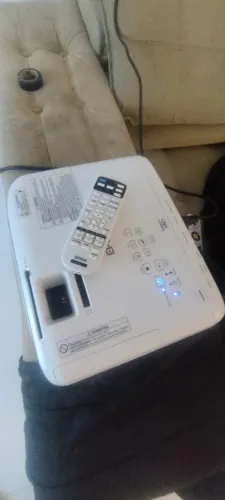 PROJETOR EPSON U42+ WUXGA 3.600 ANSI LUMENS  COM DEFEITO