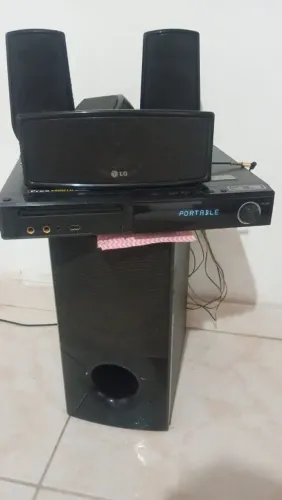 Som da LG, aparelho bivolt, apenas uma caixinha com o suporte quebrado