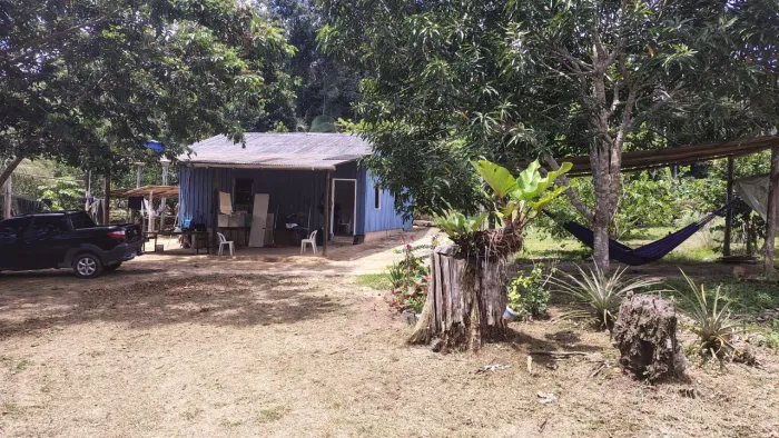 Vendo sitio com casa, igarape, pomar tamanho 225×1000 
