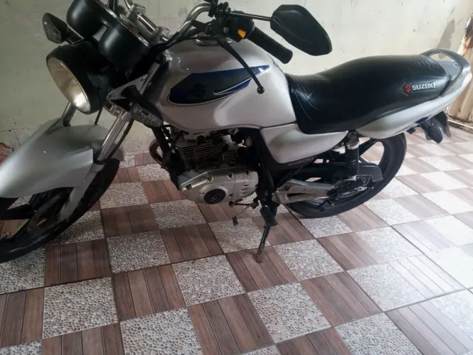 Suzuki yes 125,roda de liga leve,freio a disco