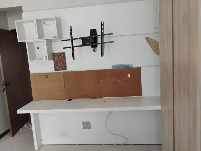 Doamos painel com bancada para quarto/ escritório.