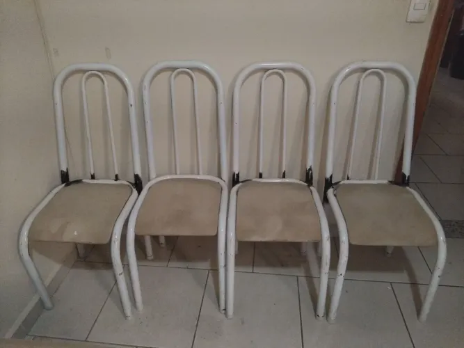 JOGO DE 4 CADEIRAS 