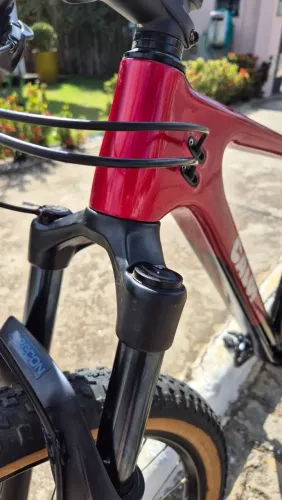 Mountain Bike Caloi Elite Carbon Sport 29 - Shimano SLX12v - RockShox Recon - Pintura Nova