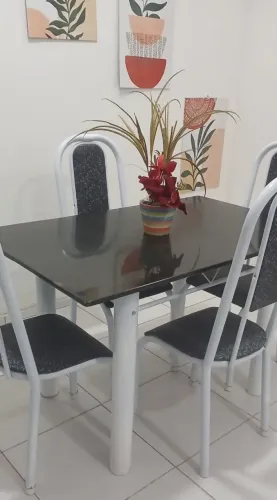 Mesa de Mármore com 4 Cadeiras
