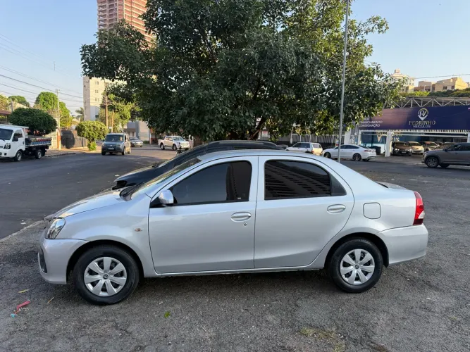 Toyota Etios X Sedan 1.5 Flex 16V 4P Mec. 2020