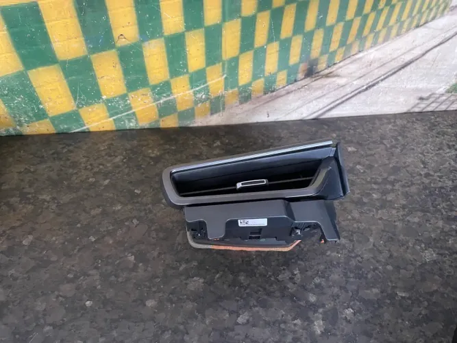 Difusor de ar lado esquerdo Toyota corolla grs 2023 55650-02a30